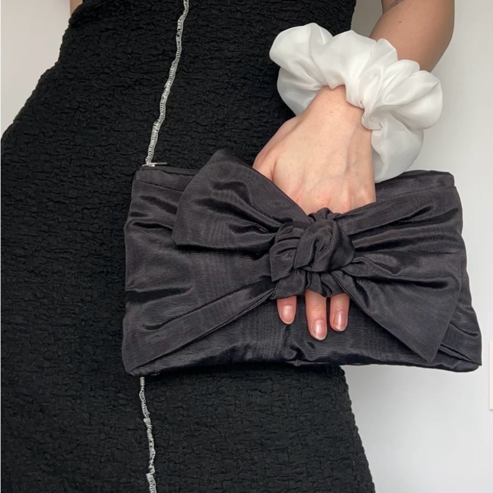 A Bronze Age Bow Clutch - Picture 2 of 3